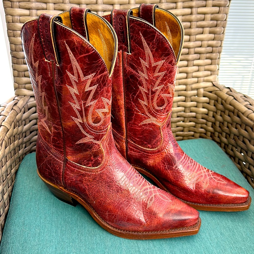 Brand New Boulet Rodeo Collection Cowboy Boots Size 9. Distressed Reddish Rust.